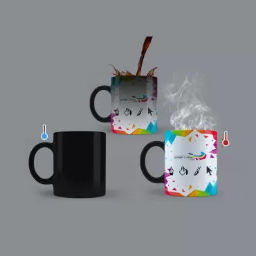 Taza mágica de cerámica negra personalizada que cambia de color y revela un diseño al verter agua caliente.