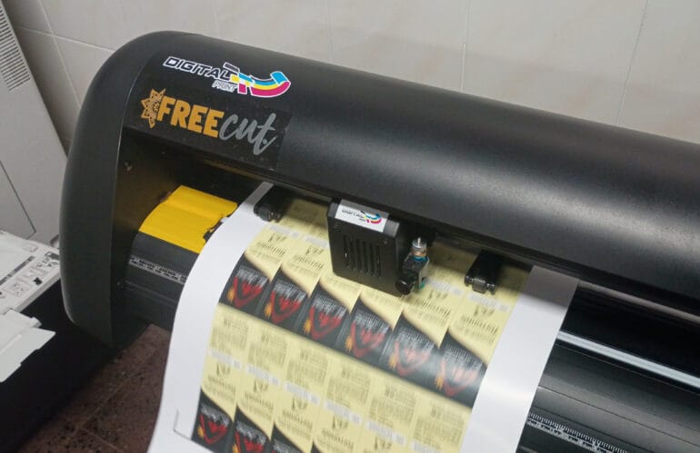 Guía definitiva: ¿Cómo elegir el tamaño ideal de stickers para tu marca?